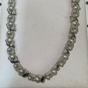 VINTAGE trifari faux pearl necklace